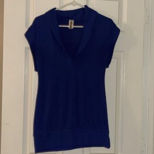 Kiwi Navy Blue sleeveless sweater with V-Neck collar. Size medium.